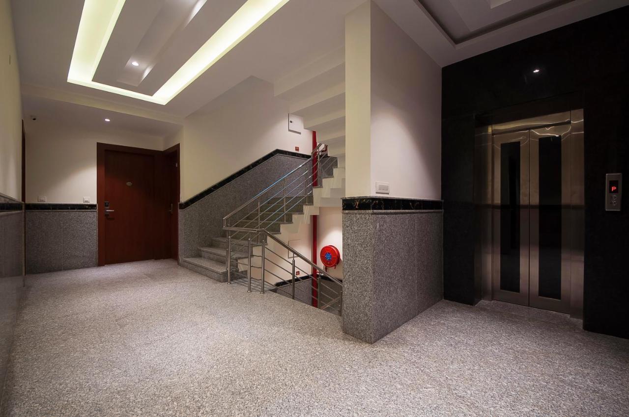 Hotel Z Suite-Near Delhi Airport Нью-Делі Екстер'єр фото