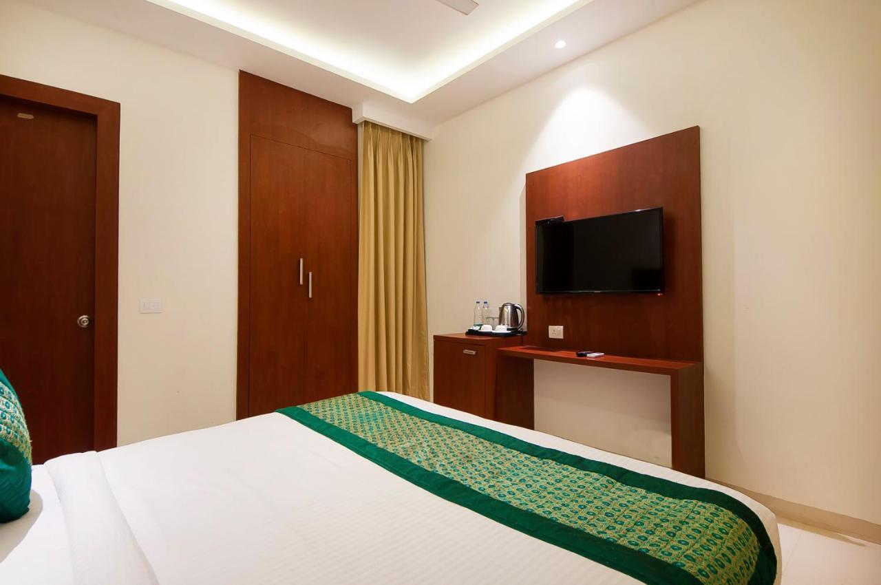 Hotel Z Suite-Near Delhi Airport Нью-Делі Екстер'єр фото